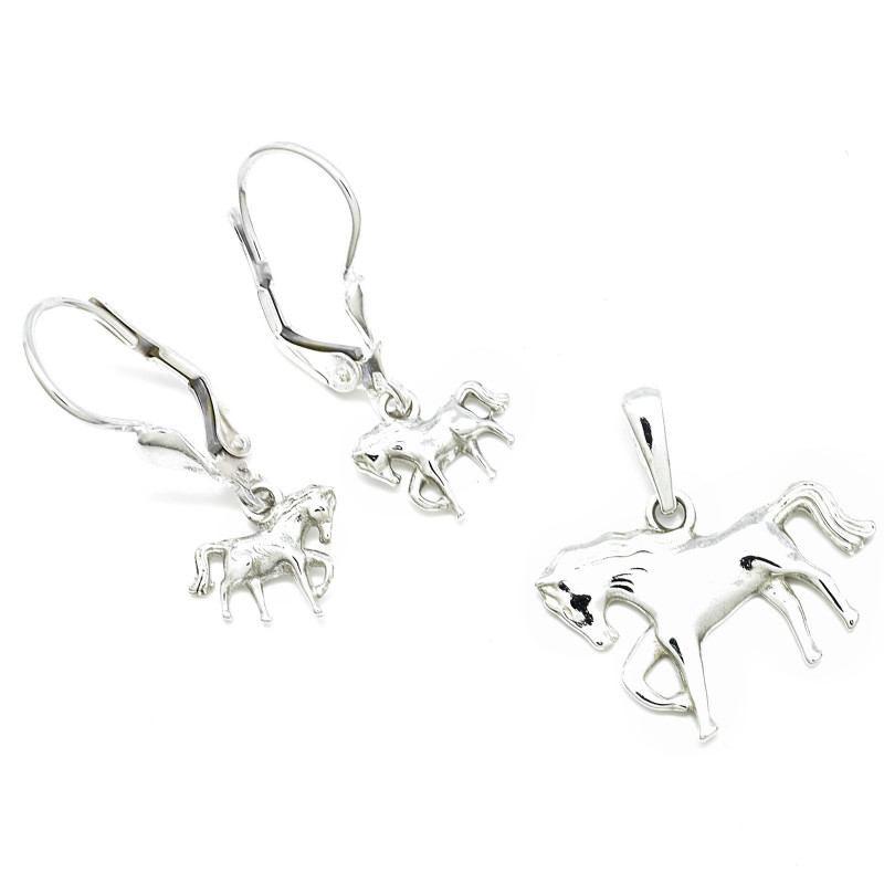 Stříbrná souprava kůň